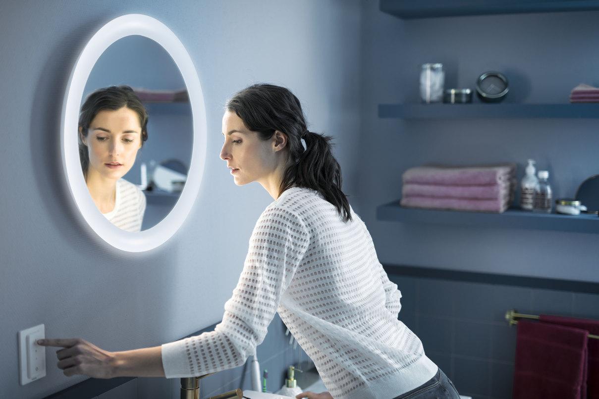 Philips Hue Adore fürdőszobai LED lámpa sminkeléshez