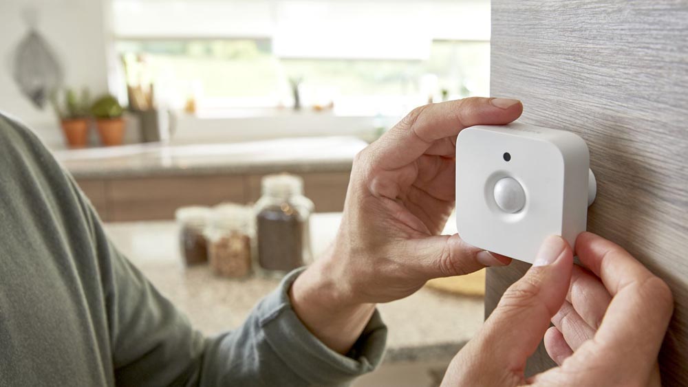 Philips Hue állítható mozgásérzékelő falra szerelve
